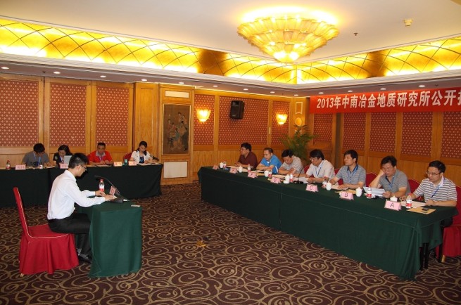 6月19日，中南冶金地質(zhì)研究所2013年公開招聘工作人員面試順利舉行。今年參加我所面試的考生共有13人，面試內(nèi)容更加注重考生對專業(yè)知識的掌握程度及實(shí)際應(yīng)用能力。